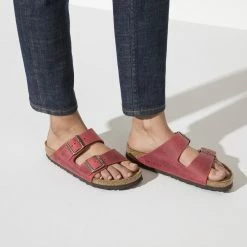 Best Sale 😍 Birkenstock Arizona Oiled Leather Fire Red Fire Red 🌟 -men-sandals Shop 1020730 f closeup f