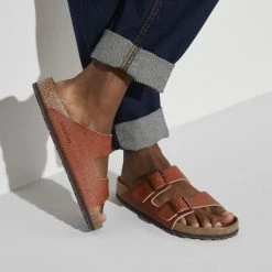 New ⌛ Birkenstock Arizona Embossed Natural Leather Ginger Brown ⌛ 12 New ⌛ Birkenstock Arizona Embossed Natural Leather Ginger Brown ⌛ -men-sandals Shop 1022463 f closeup m